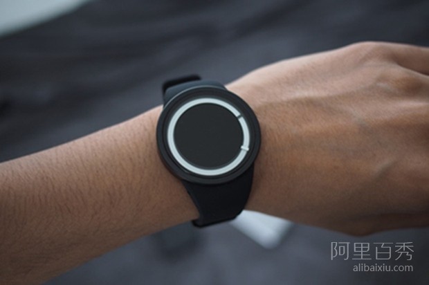 暗夜发出霓虹蓝光的ZIIIRO Eclipse手表,简约又时尚--阿里百秀